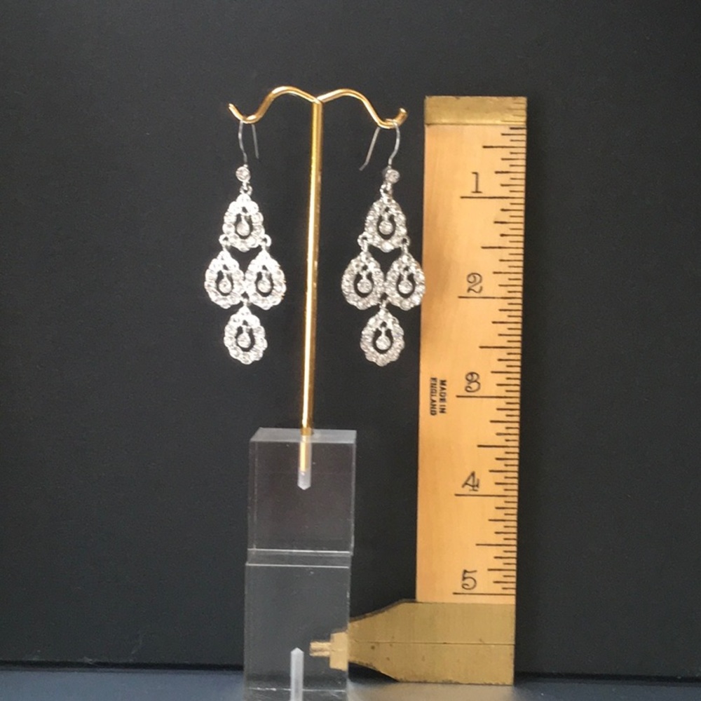 VINTAGE Metallic silver statement earrings pierced chandelier rhinestones
Luxe - Picture 6 of 9
